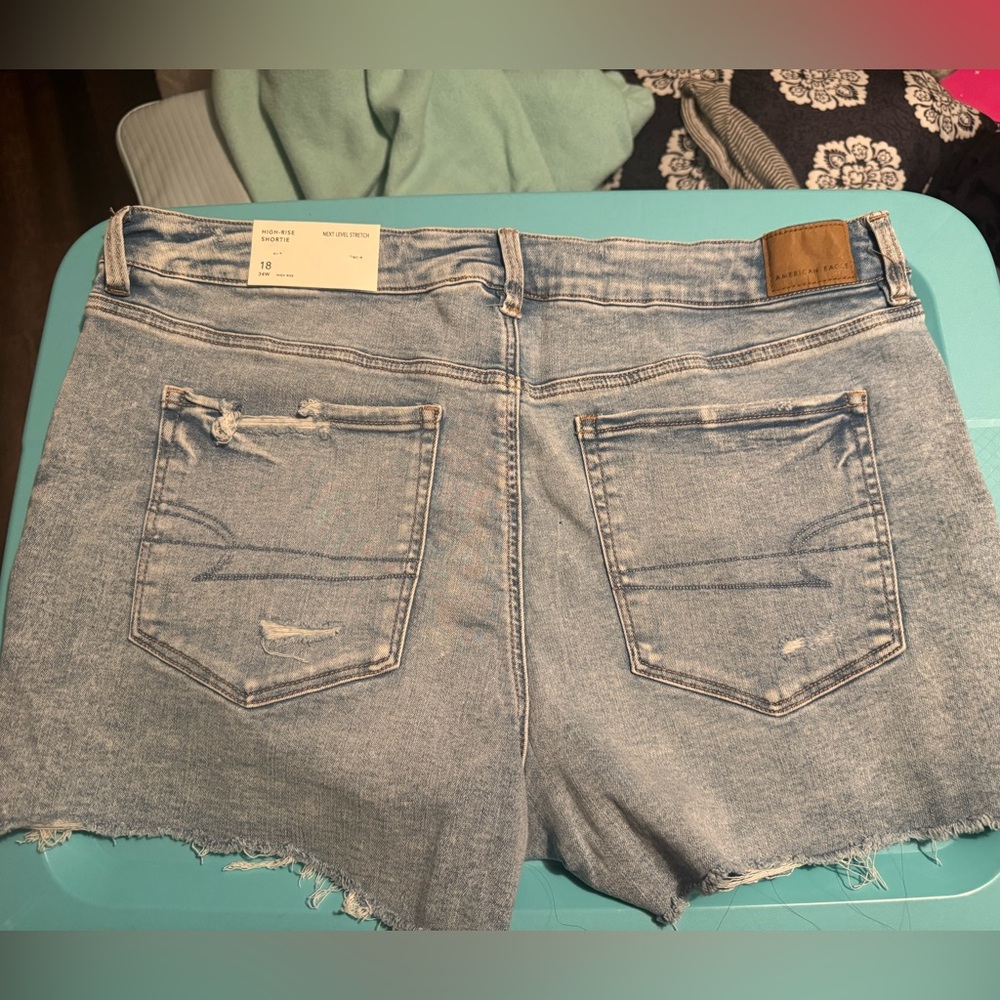 AEO Shorts - Picture 2 of 3
